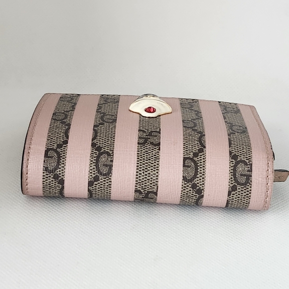 Gucci Limited Edition Cupcake Compact Wallet - Picture 7 of 16